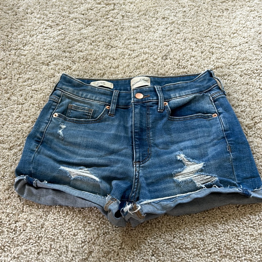 Universal Thread distressed Jean shorts